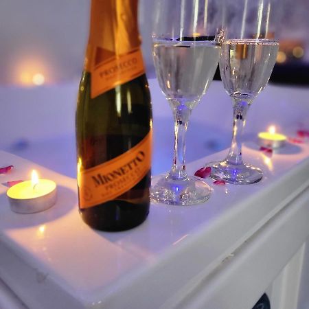 Vip Apartment For Lovers In Kisinyov Kültér fotó