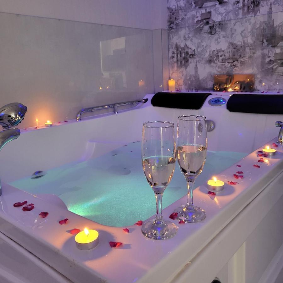 Vip Apartment For Lovers In Kisinyov Kültér fotó