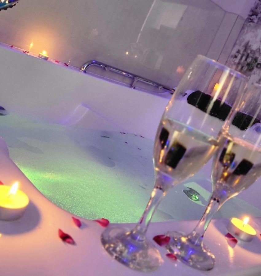 Vip Apartment For Lovers In Kisinyov Kültér fotó